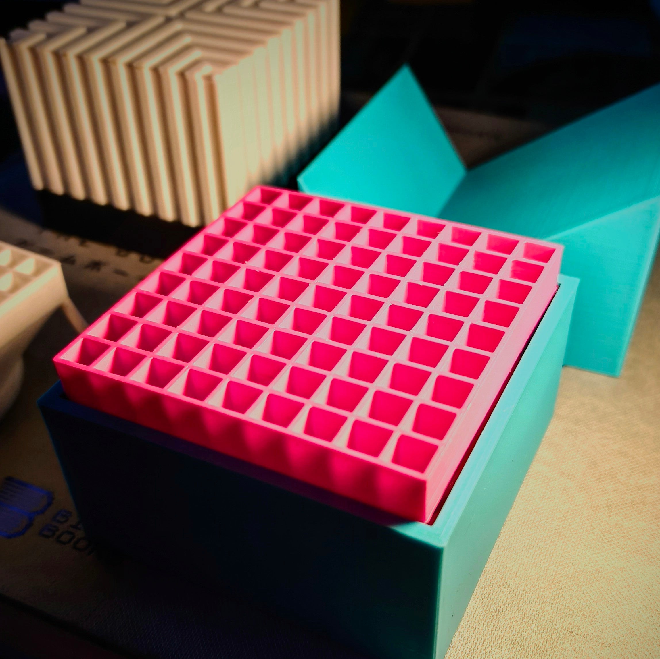 Modular Wall Lamp - oo1 -  [Turquoise & Magenta / White]